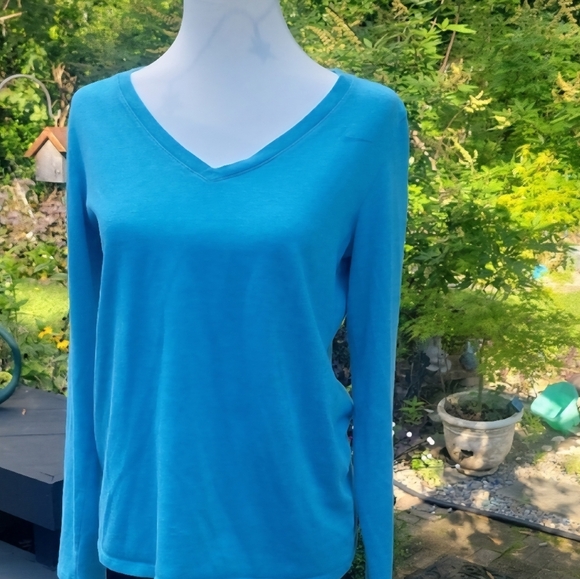 2/$10 Nike Sky Blue Women's M Long Sleeve Performance Tee Athleisure - Picture 1 of 6